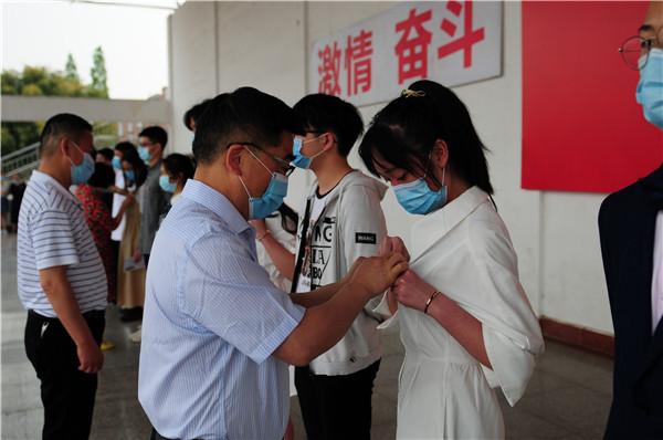 德外學(xué)子成人禮：今天起，我把責(zé)任扛在肩上