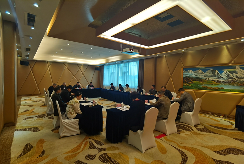 (2020.10.17)德陽外國語學(xué)校召開第五屆理事會第六次會議。蘇華主持會議.jpg