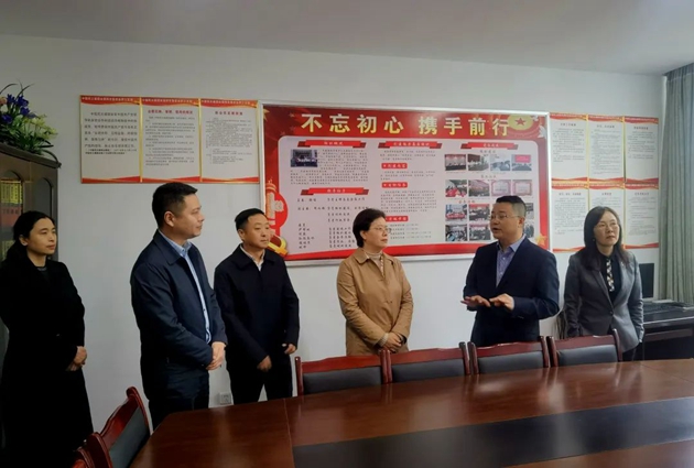 朱莉一行調(diào)研民建羅江支部“會員之家”建設.jpg