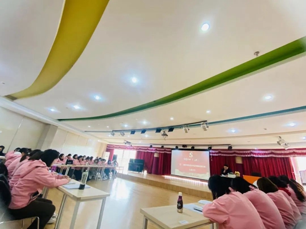 德外幼兒園召開“深化作風(fēng)紀(jì)律建設(shè)暨干部大走訪、教師大家訪”專項(xiàng)工作部署會(huì)暨民主生活會(huì)_副本.jpg