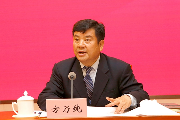 5.中華職業(yè)教育社黨組書記、總干事方乃純主持會議_副本.jpg