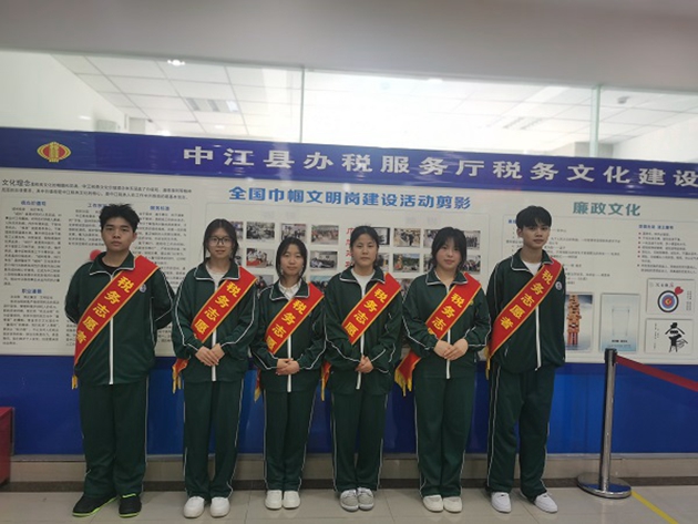 中江職中財(cái)經(jīng)商貿(mào)系學(xué)生參與稅務(wù)局稅收科普活動(dòng)，助力稅法知識(shí)普及2.jpg
